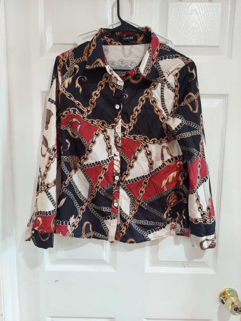 chic Black, Red & White Chain-Print Button Down Shirt